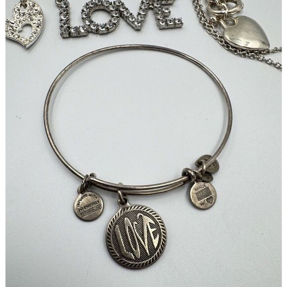 Silver Tone Heart LOVE Valentine’s Day Jewelry Lot Necklace Bracelet Earrings - Picture 6 of 6